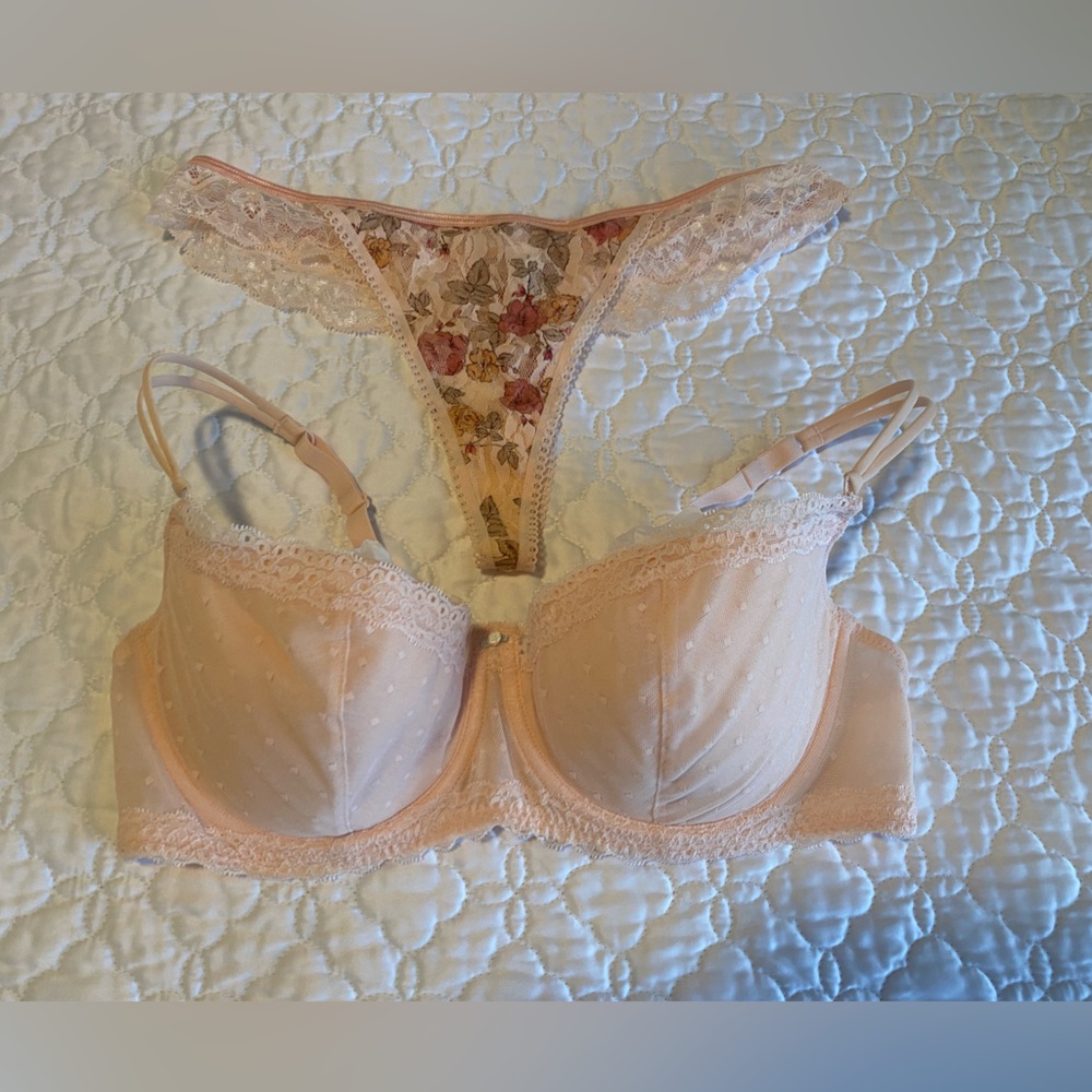 GAP Soft Pink Lace Bra and Panty Set. Size 38C & pantie size large.
